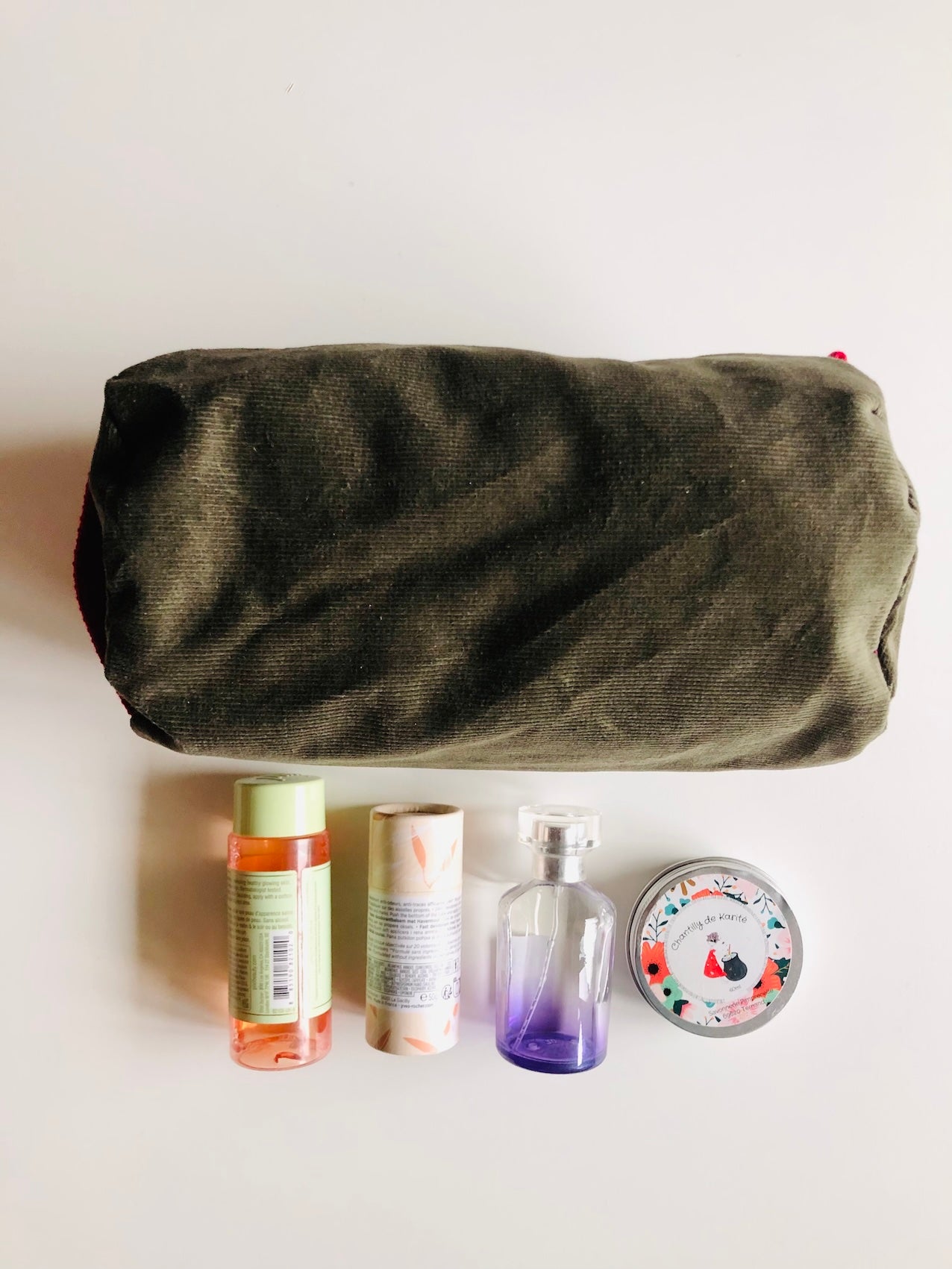 PIOLOU La Trousse de Toilette Trousse de toilette en velours kaki et rouge PM 20 x 12 cm