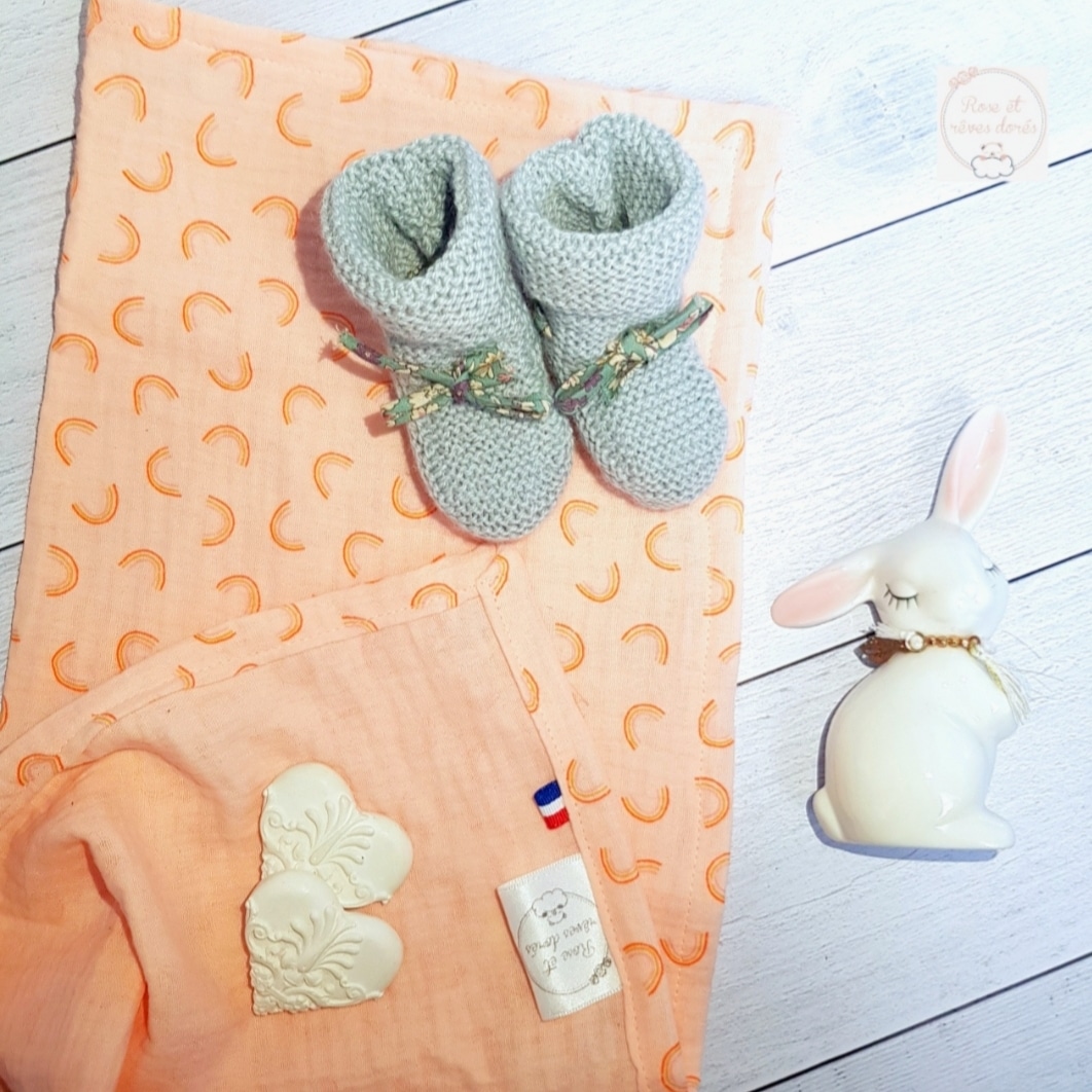 Rose et rêves dorés Créations sur-mesure Lange bébé personnalisé