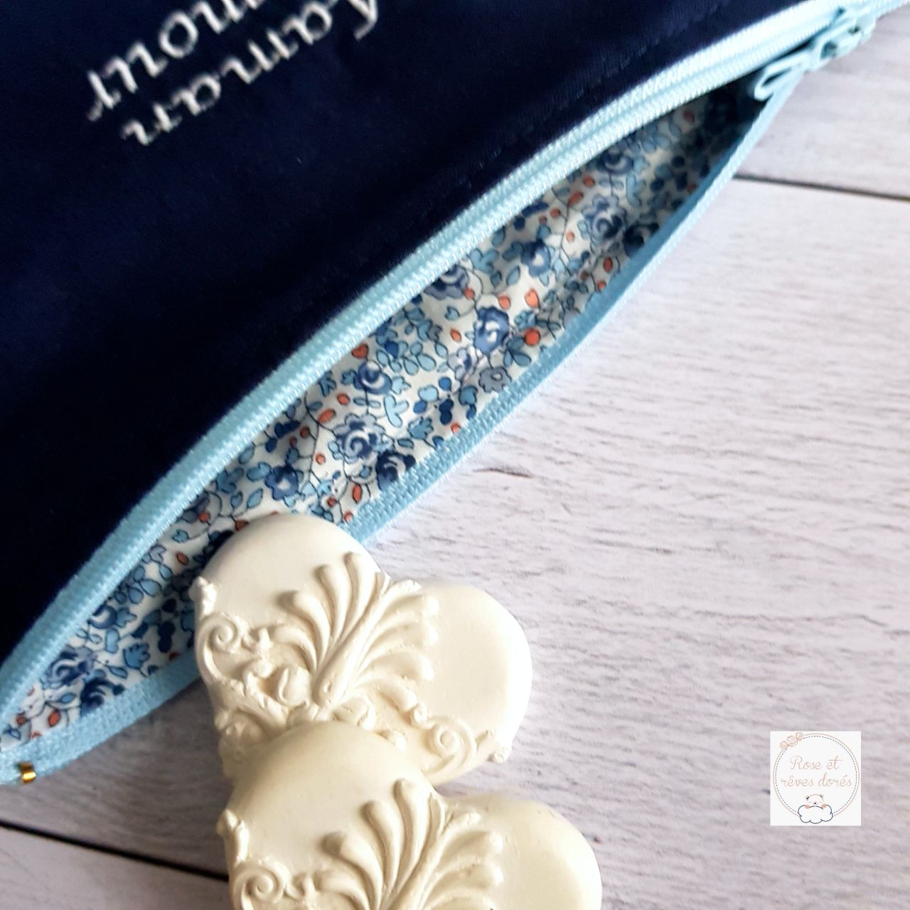 Rose et rêves dorés Créations sur-mesure Pochette personnalisée