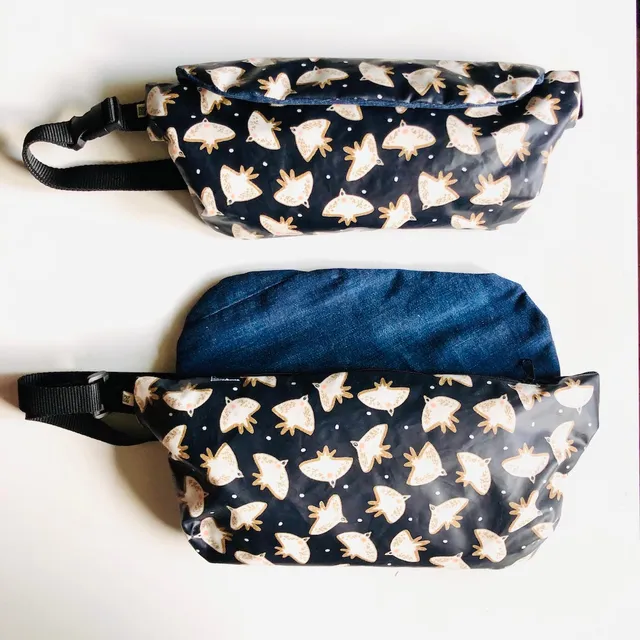 PIOLOU Le Sac Banane banane enduite PM bleu marine oiseaux
