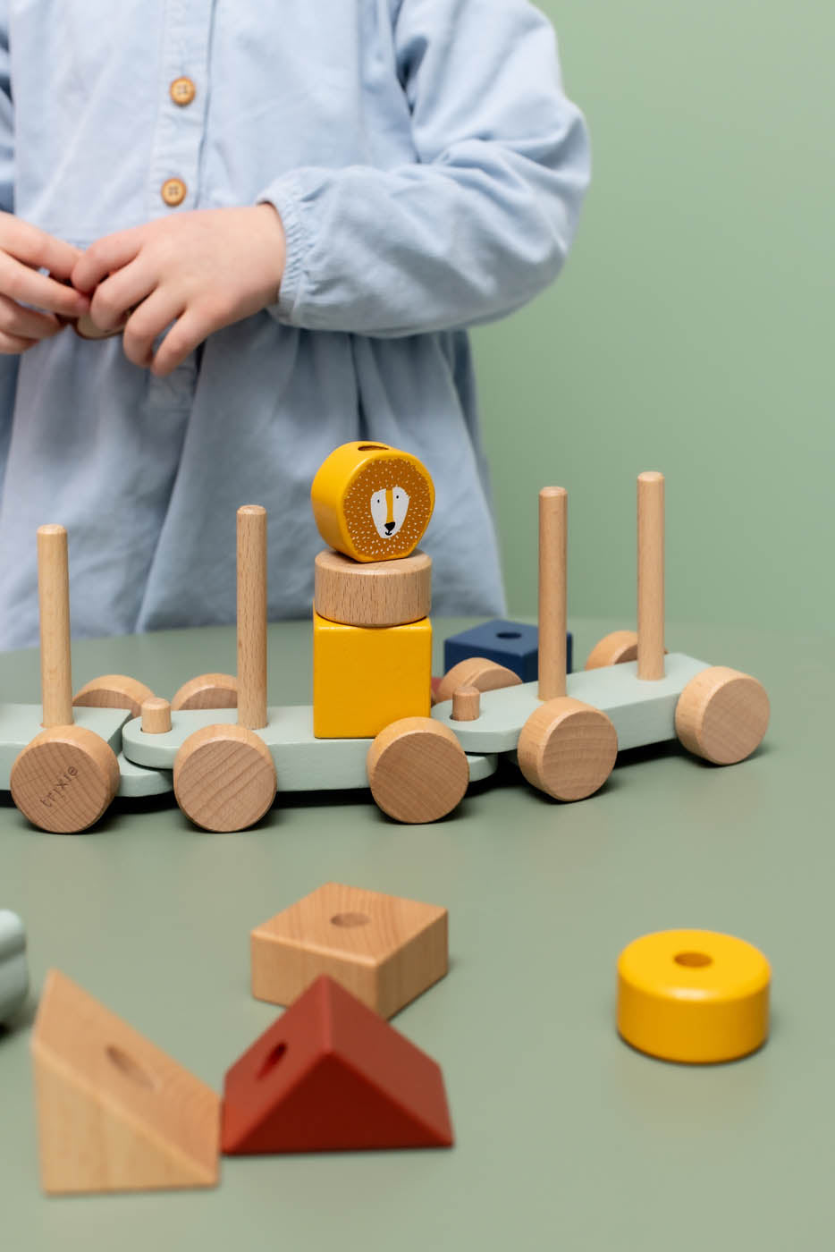 Trixie Baby Jouets à pousser et à tirer Train en bois animaux FSC
