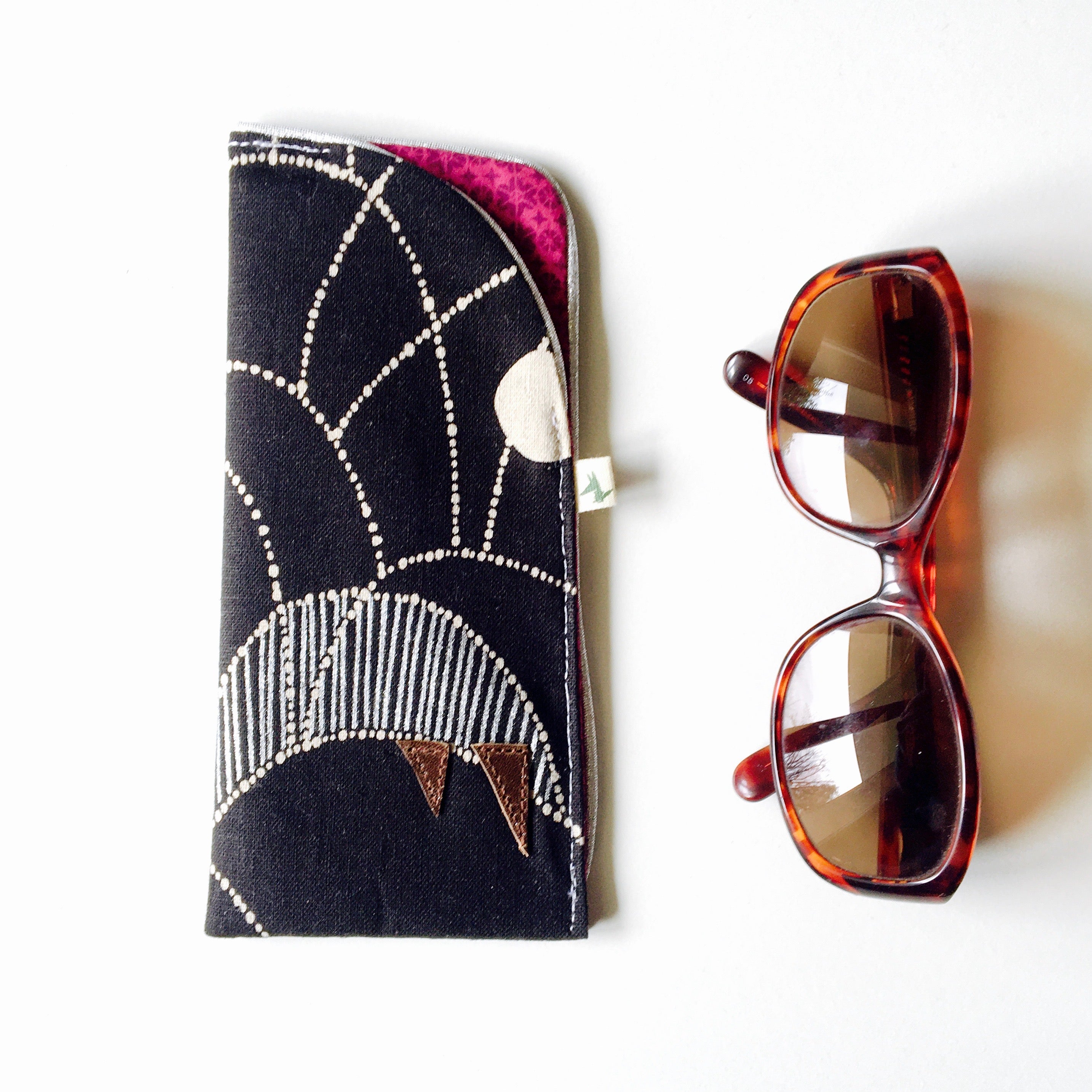 PIOLOU L'etui à Lunettes étui à lunettes noir argenté coton