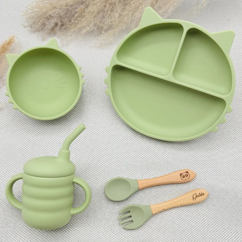 Baby-Crea Coffret repas bébé assiette chat vert olive avec bol tasse couverts