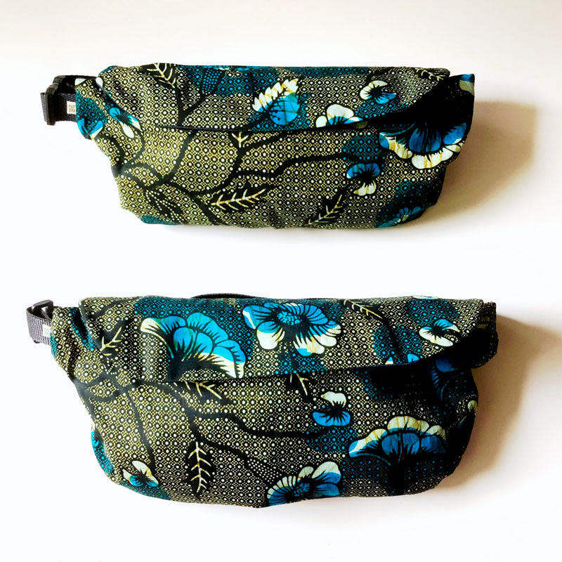 Piolou Le Sac Banane La banane wax fleurs bleues sac banane PM