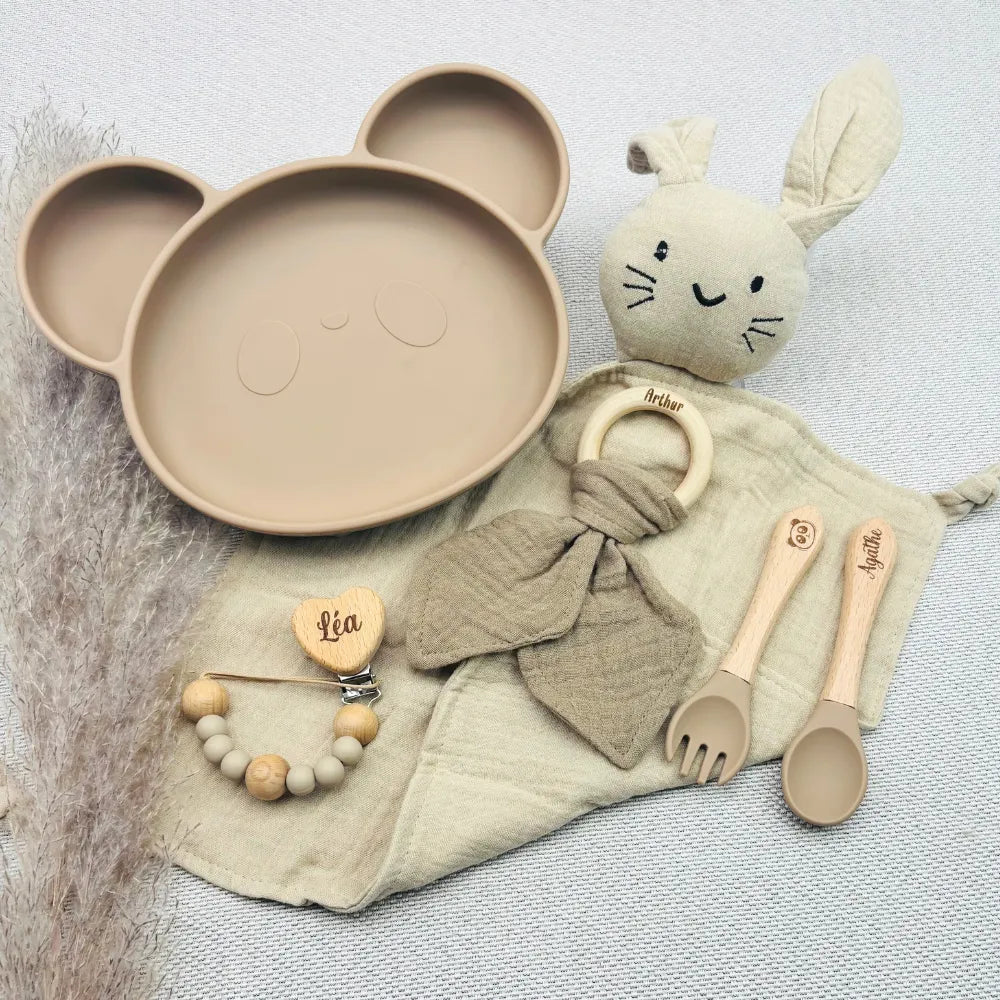 Baby-Crea Coffret repas bébé Assiette ourson et accessoires gravés vert olive