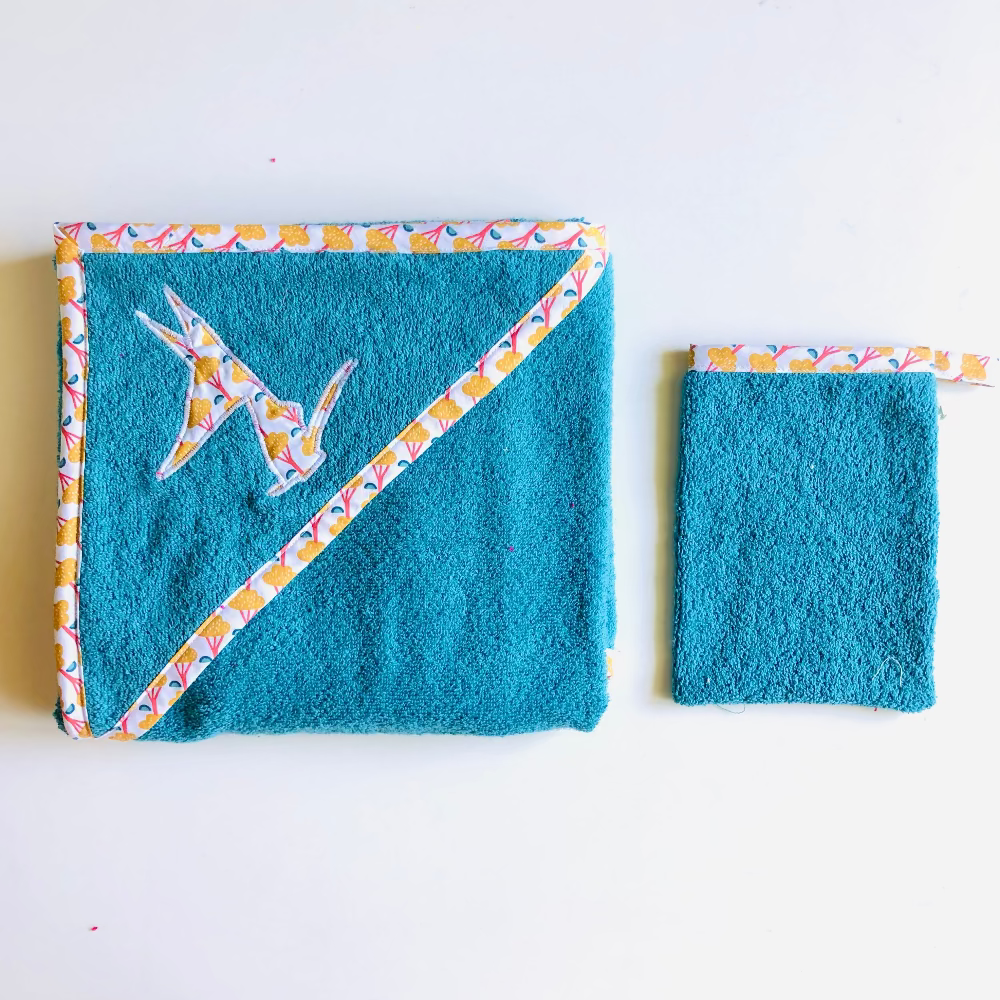 PIOLOU La Cape de bain cape de bain XL bébé bleue avec gant