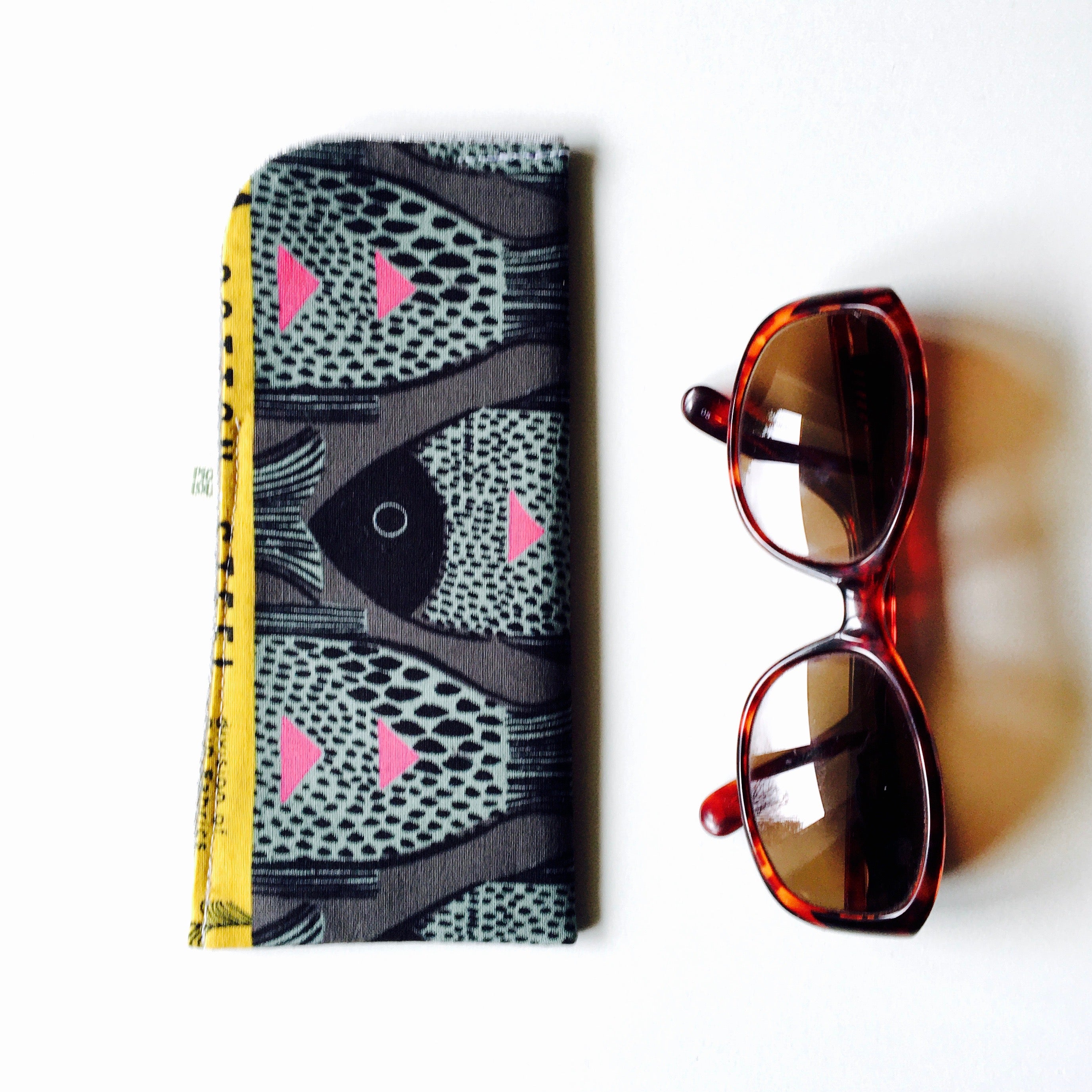 PIOLOU L'etui à Lunettes étui à lunettes noir argenté coton