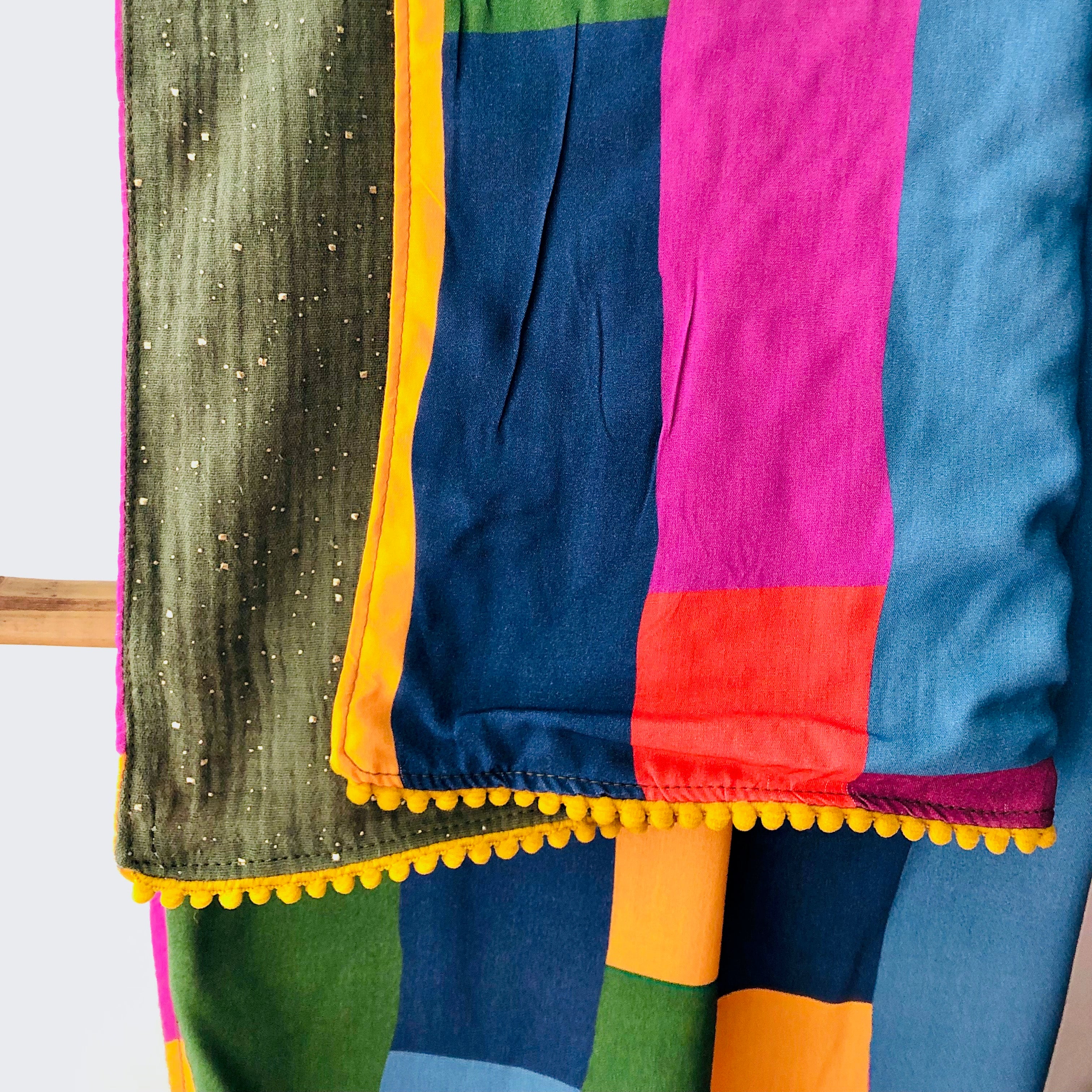 PIOLOU Le foulard Foulard réversible gaze de coton vert kaki et viscose multicolore géométrique