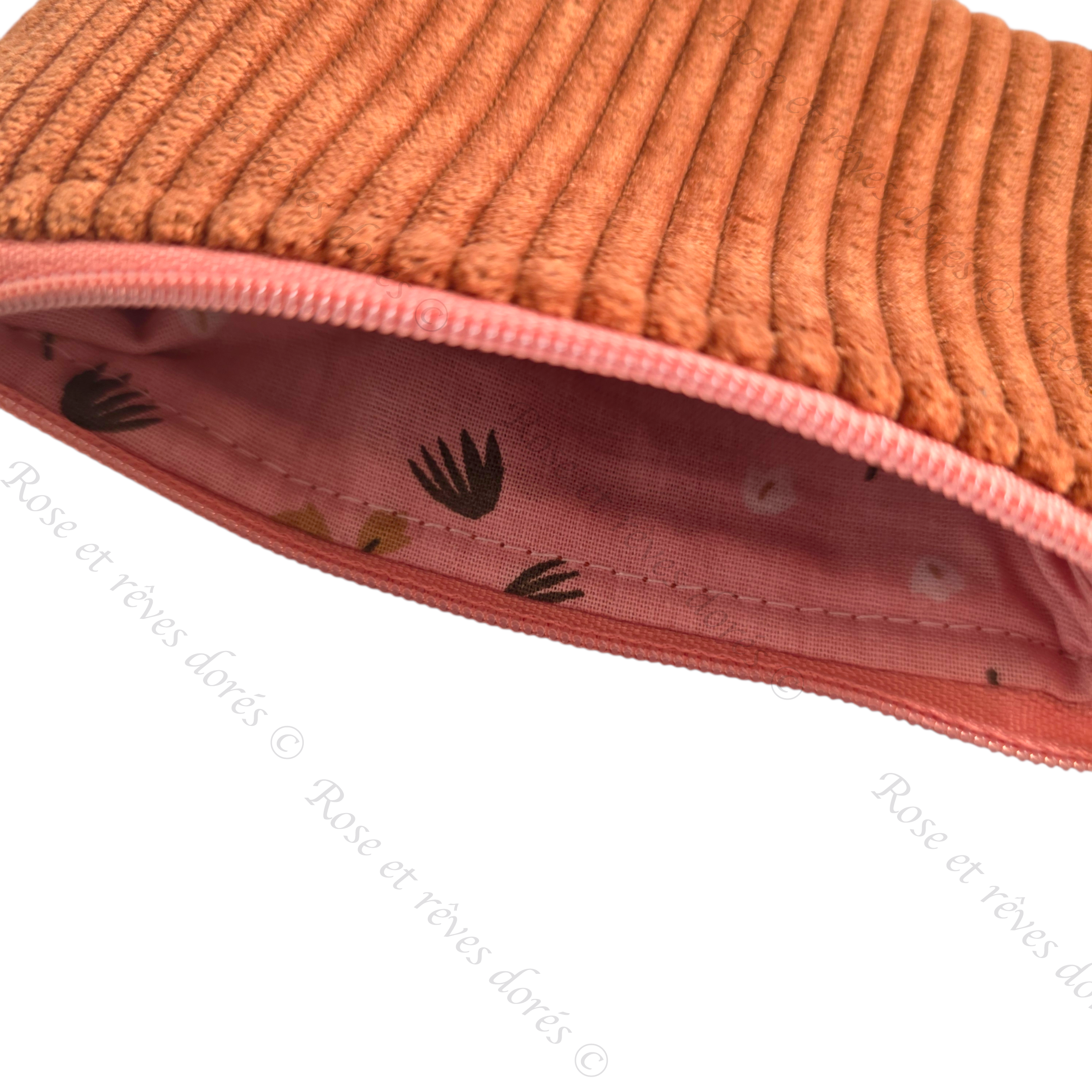 Rose et rêves dorés Pochettes et trousses diverses Pochette porte-monnaie sucre d’orge zippée cognac et rose