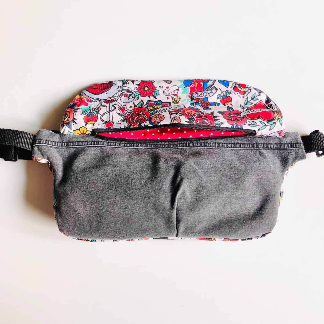 PIOLOU Le Sac Banane La banane enduite blanche tatoo PM
