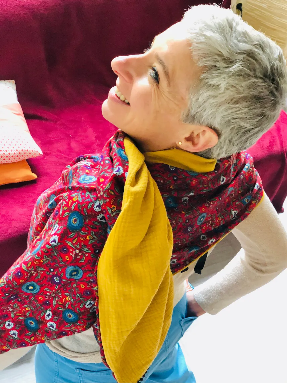 PIOLOU Le foulard foulard réversible jaune et rouge fleuri en gaze de coton