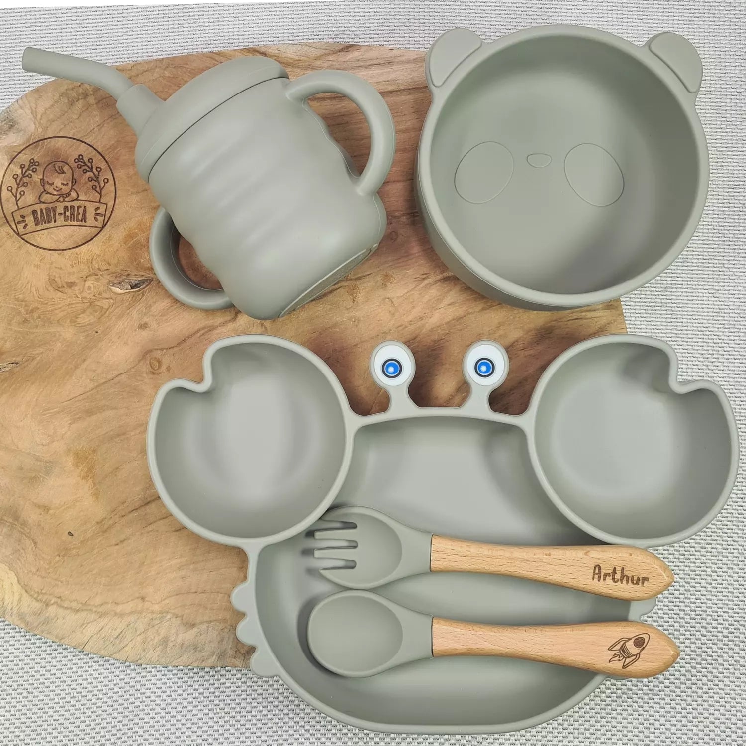 Baby-Crea Coffret repas bébé Modèle Crabe set repas vert olive personnalisé