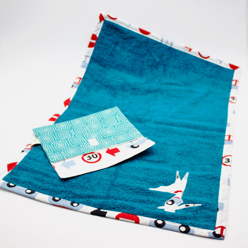 PIOLOU Le Tapis à langer nomade ti'pilote tapis à langer bleu coton éponge