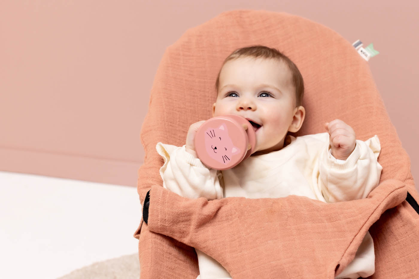 Trixie Baby Premiers jouets Hochet roulant en bois Mrs. Cat