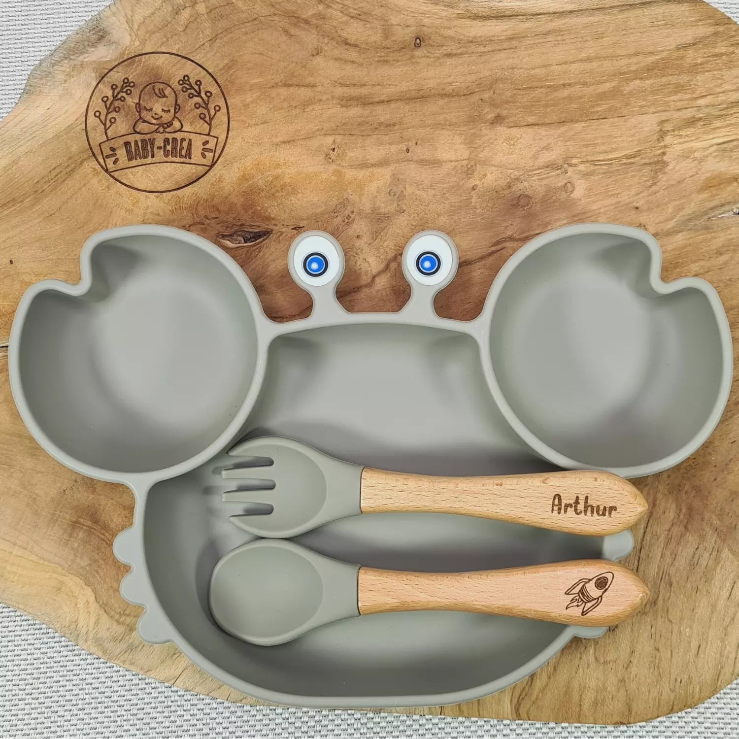 Baby-Crea Coffret repas bébé assiette crabe et couverts Vert olive