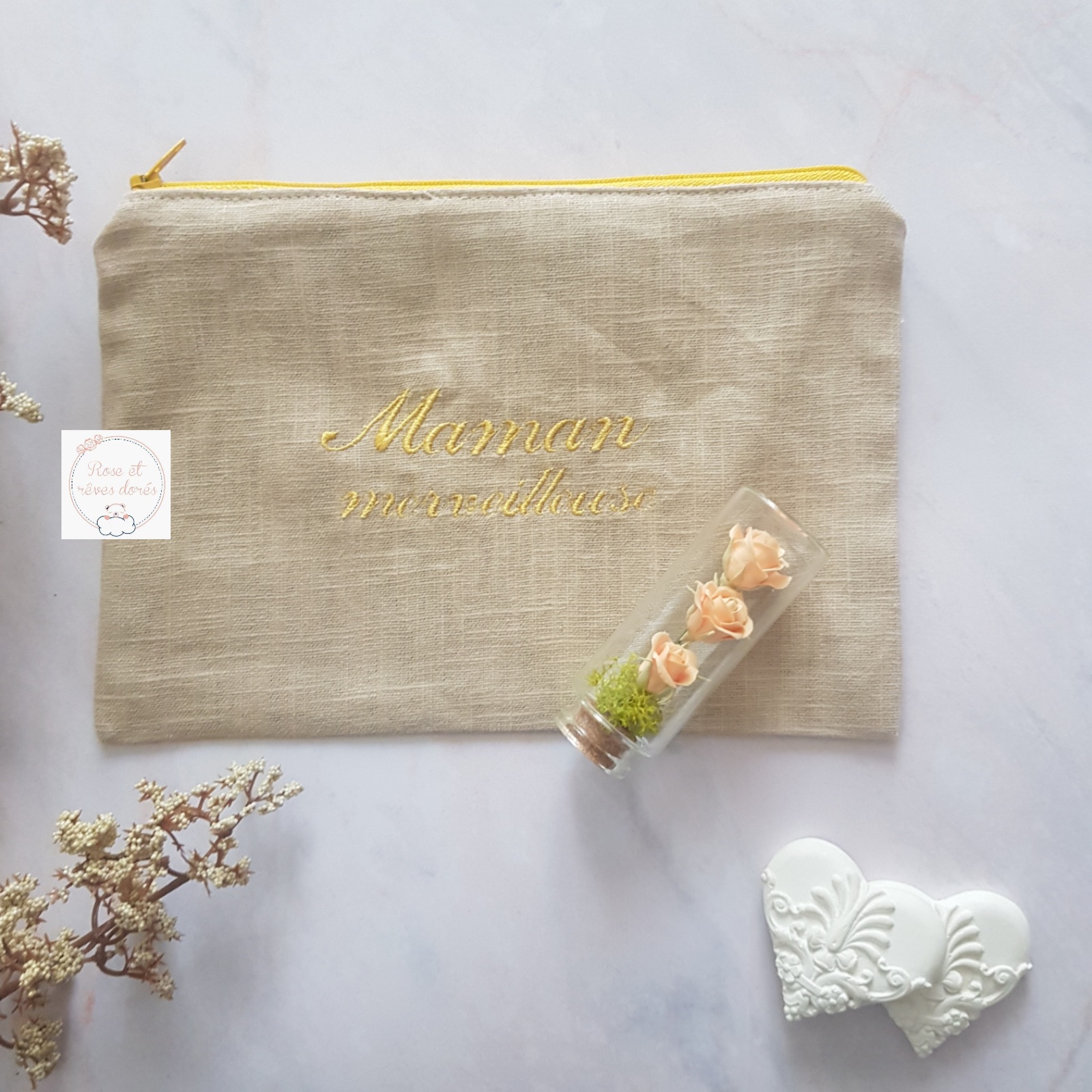 Rose et rêves dorés pochette Maman merveilleuse en lin brodée
