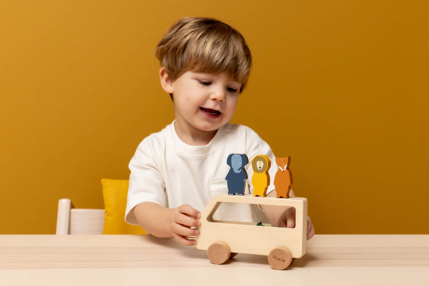 Trixie Baby Jouets à roulettes Bus animaux en bois FSC
