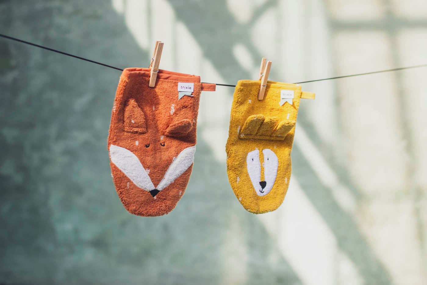 Trixie Baby Gants de toilette Gant 2-pack Mr. Lion Mr. Fox en coton biologique