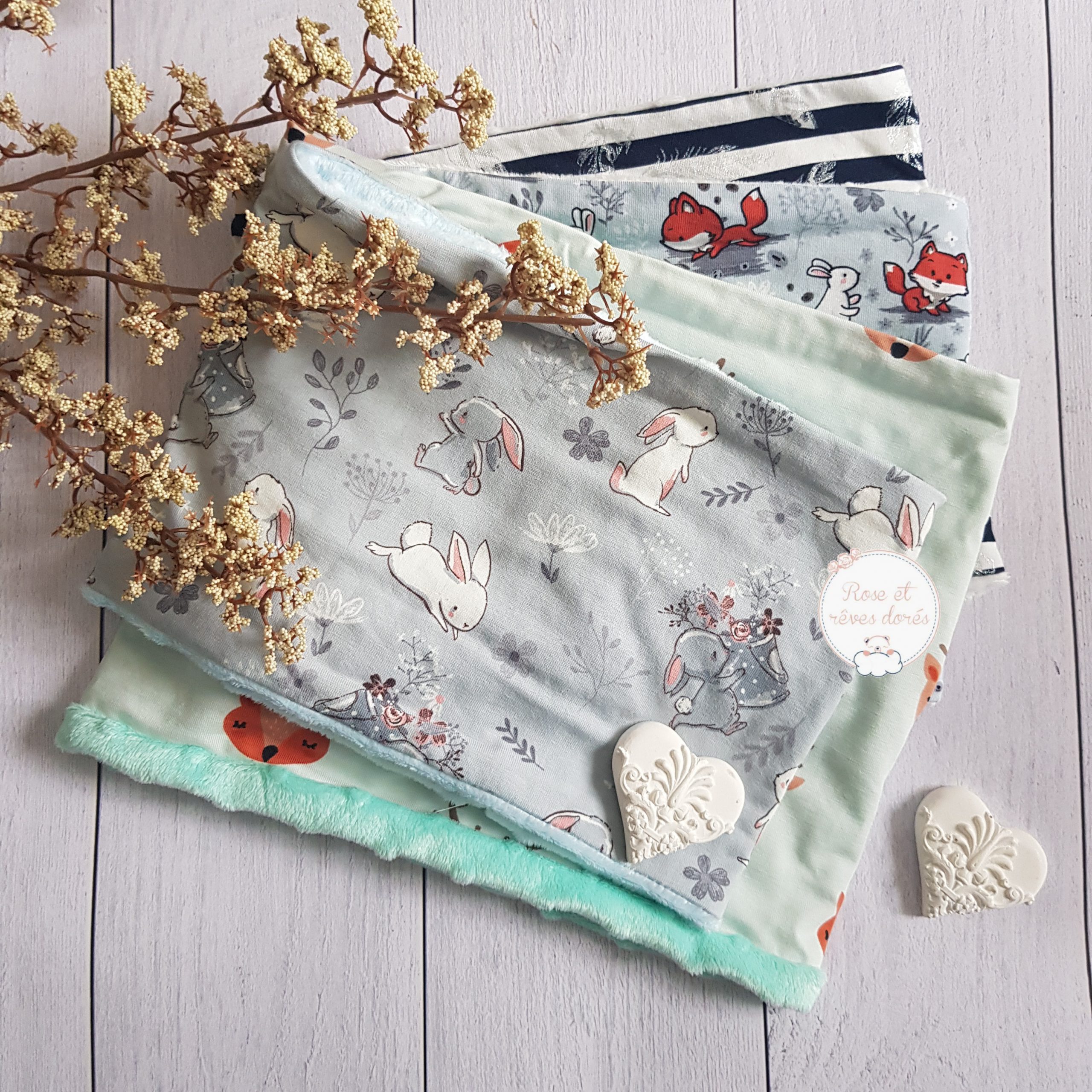 Rose et rêves dorés Créations sur-mesure snood personnalisé