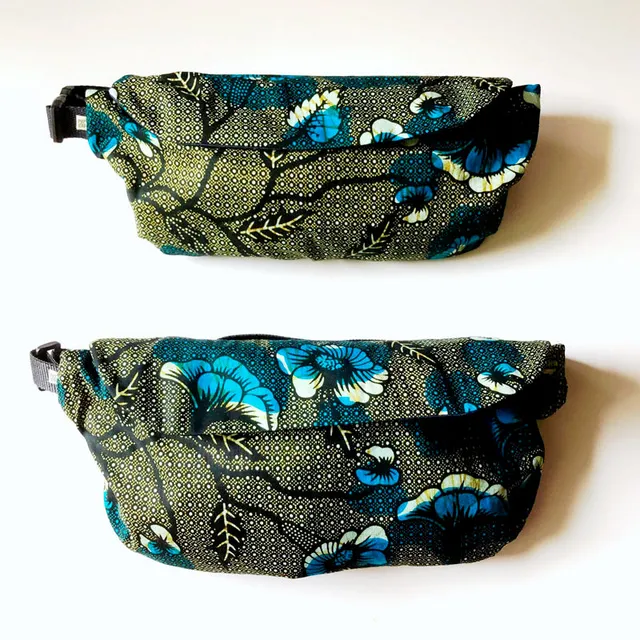 Piolou Le Sac Banane La banane wax fleurs bleues sac banane PM