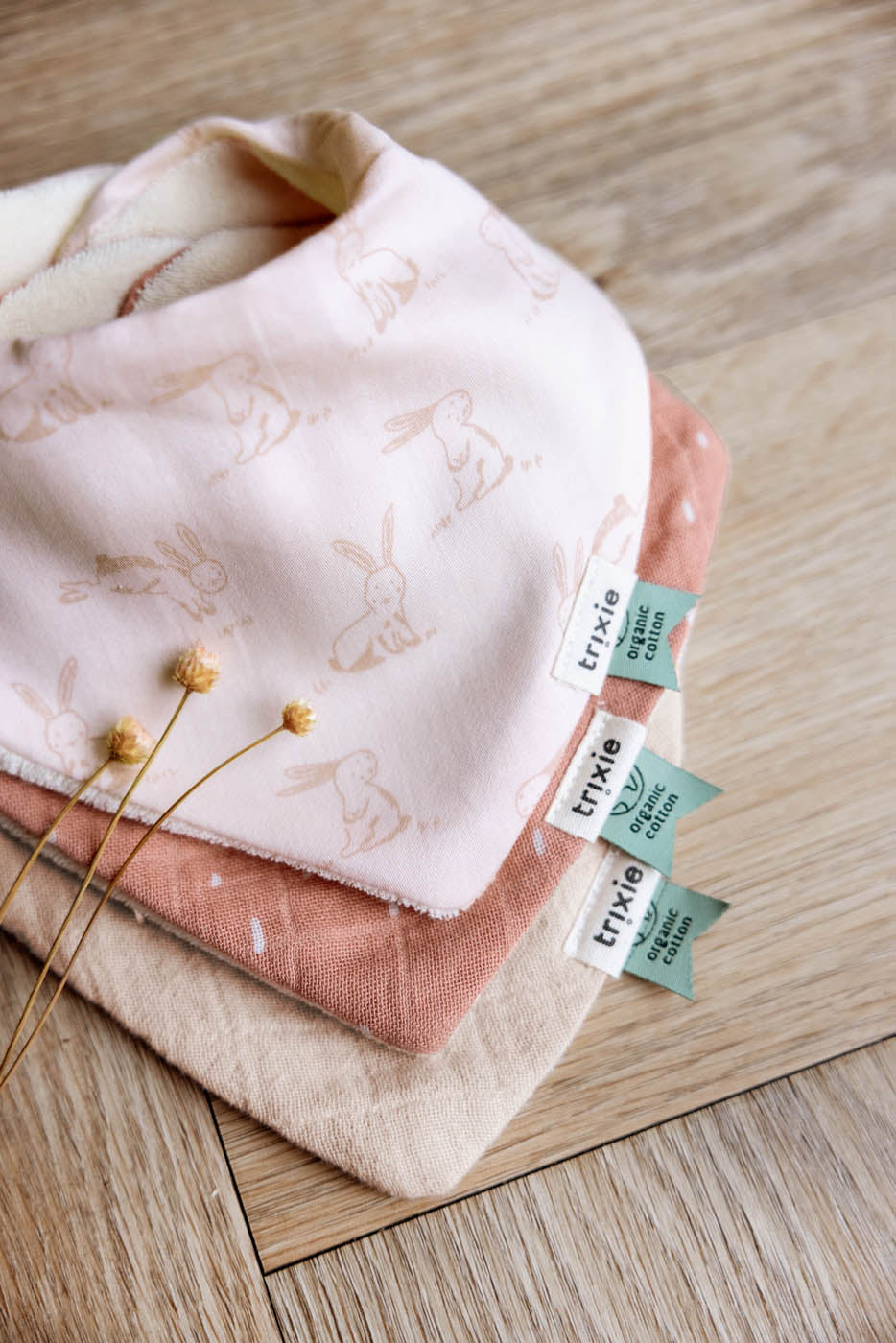Trixie Baby Bavoirs Bavoir bandana 3-pack mix Rosy Rabbit lot de 3 absorbants