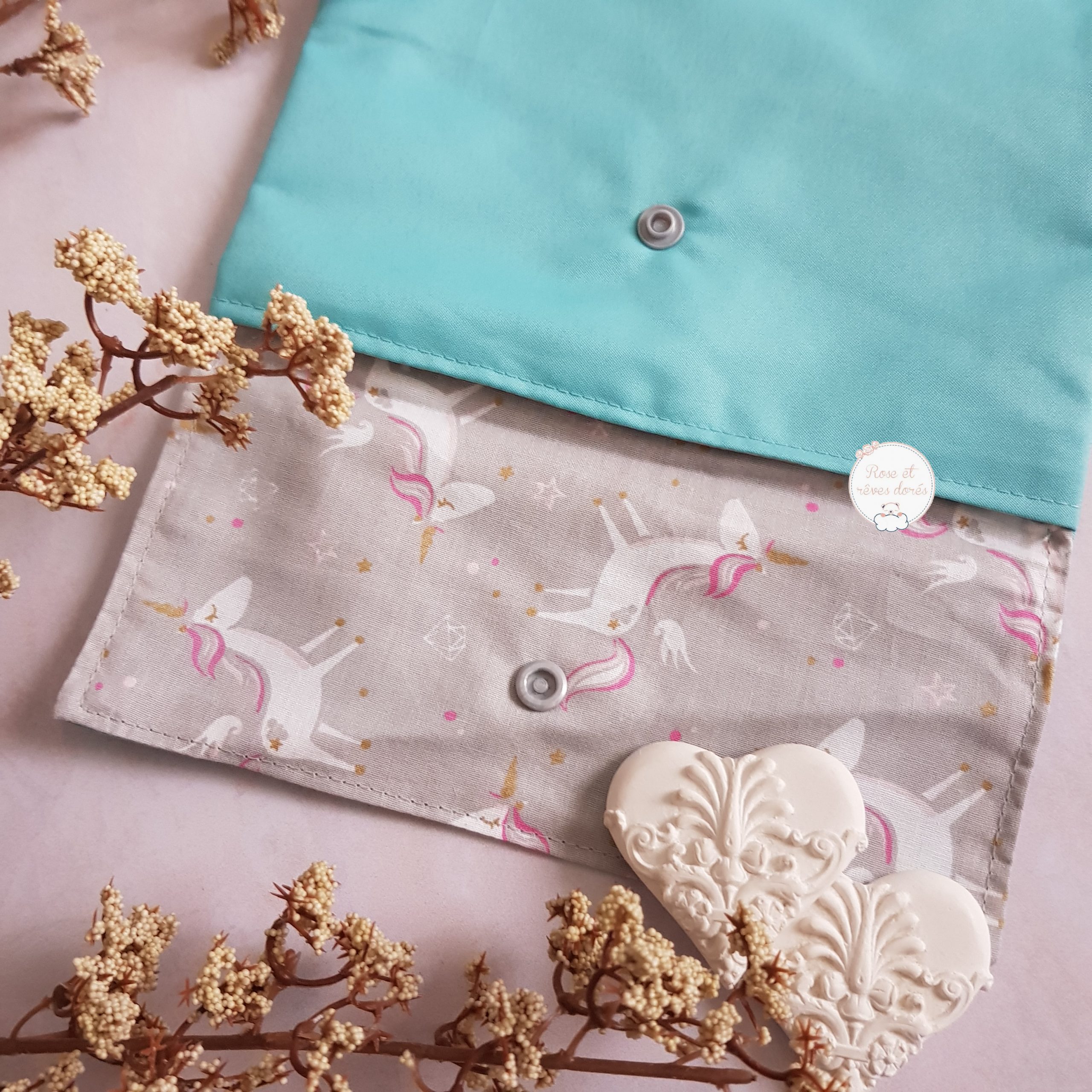 Rose et rêves dorés Créations sur-mesure Pochette personnalisée